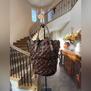 BOTTEGA VENETA LIMITED 008/100 RUNWAY 2010 ORIGAMI TEJUS TOTE – ARCHIVAL AUTH.